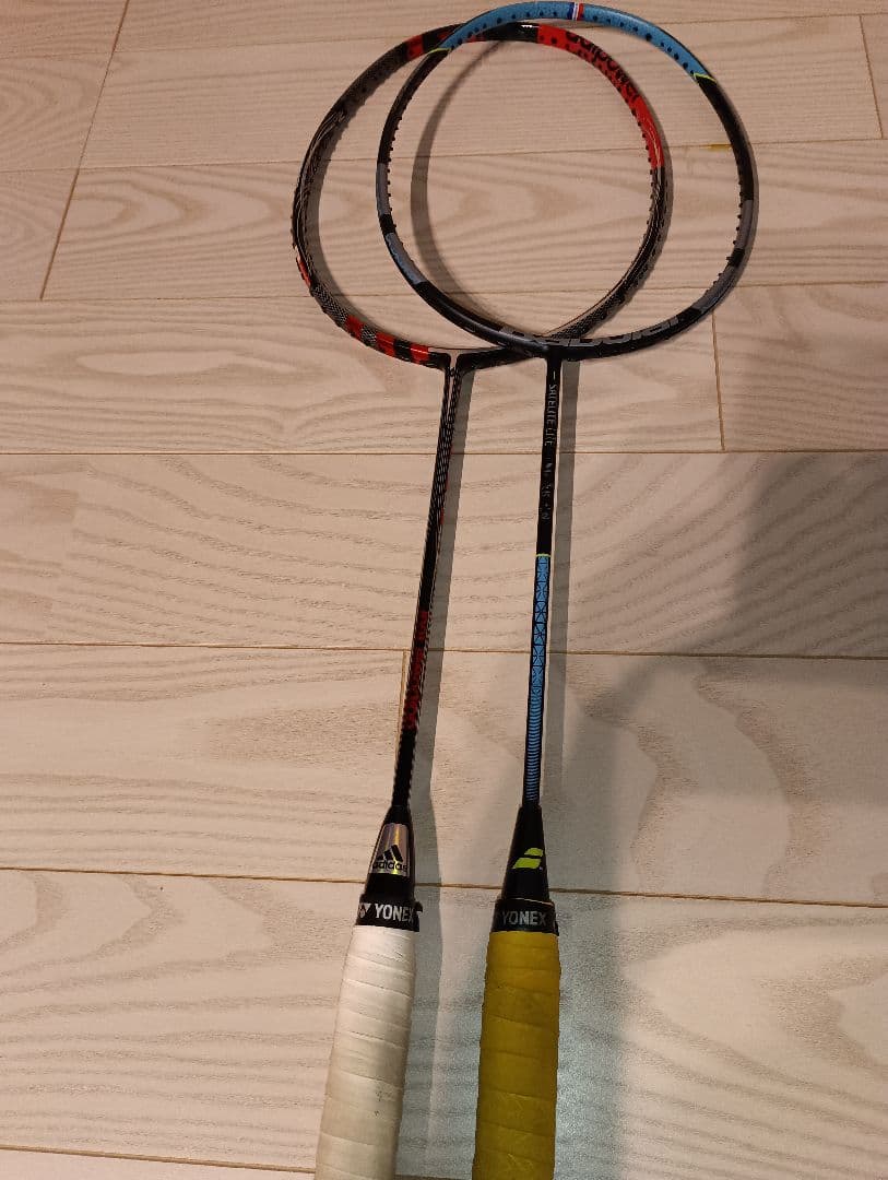 バボラ　アディダス　バドミントンラケット　2本