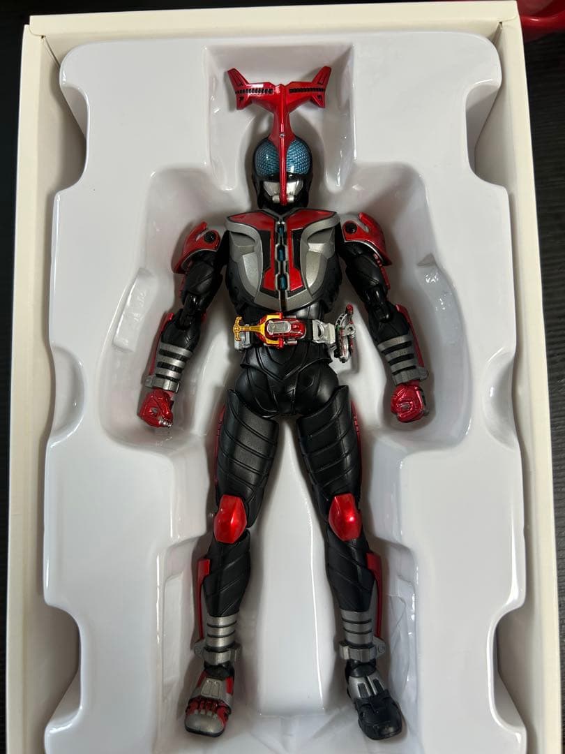 SH figuarts 真骨彫製法　仮面ライダーカブト　ハイパーフォーム