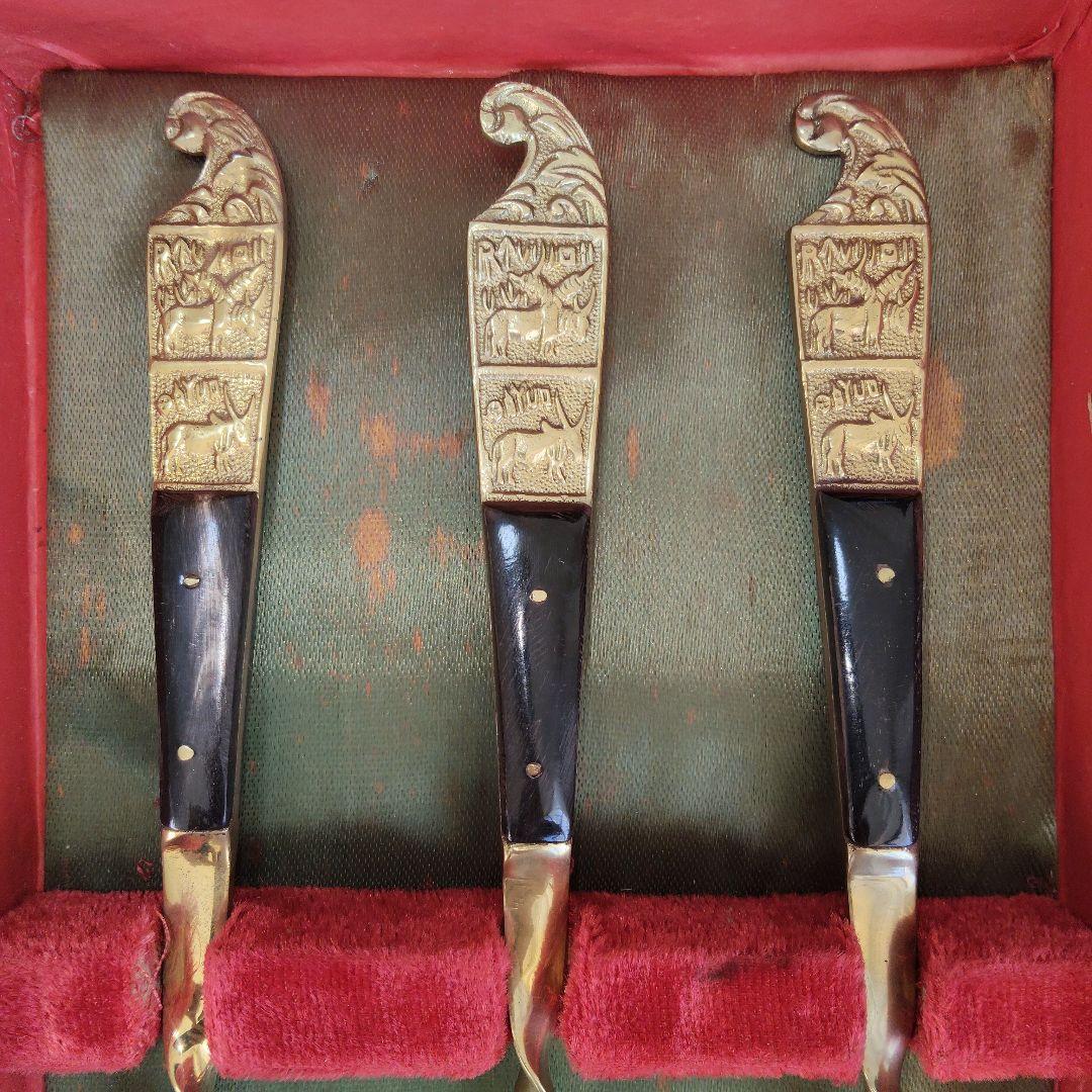 【新品未使用】彫刻ハンドルのカトラリー3点セット アンティーク雑貨 レトロ