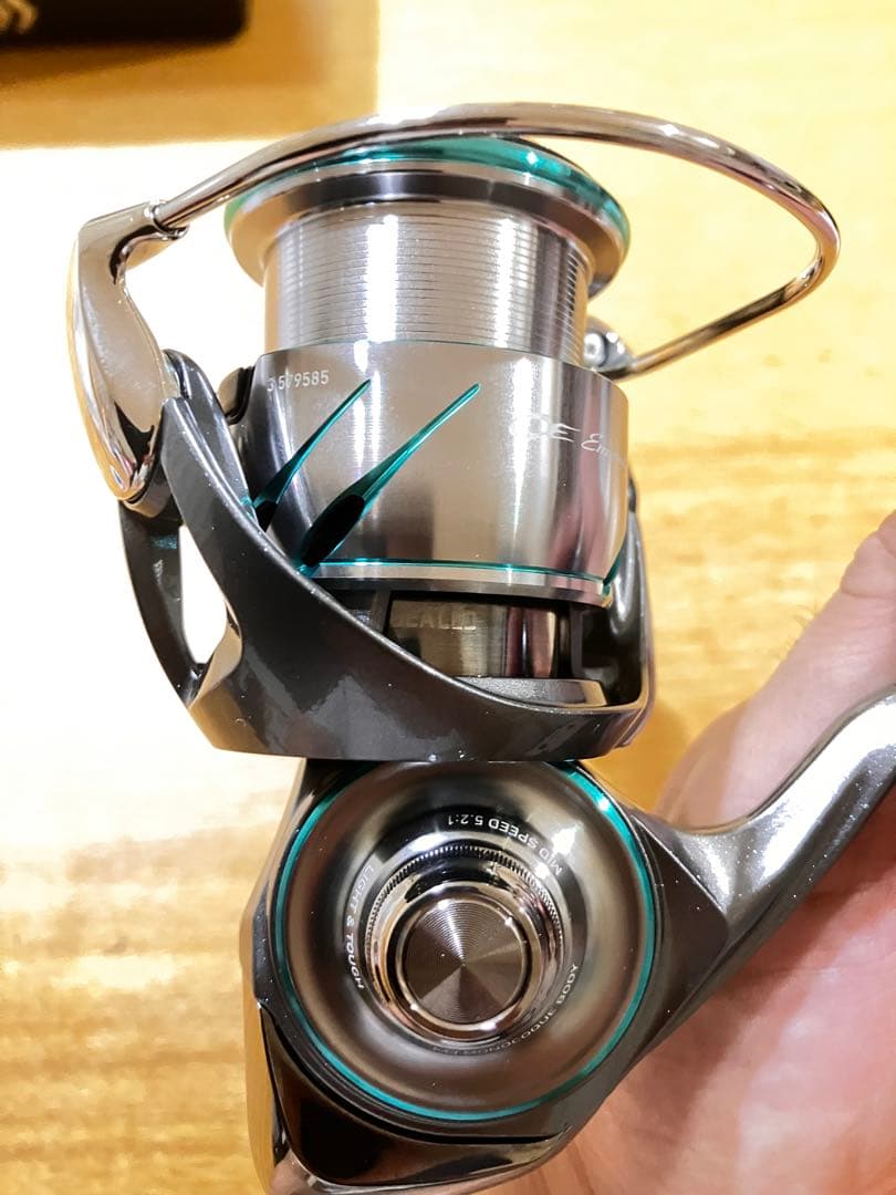 ダイワ 25 エメラルダス AIR PC LT 2500-DH