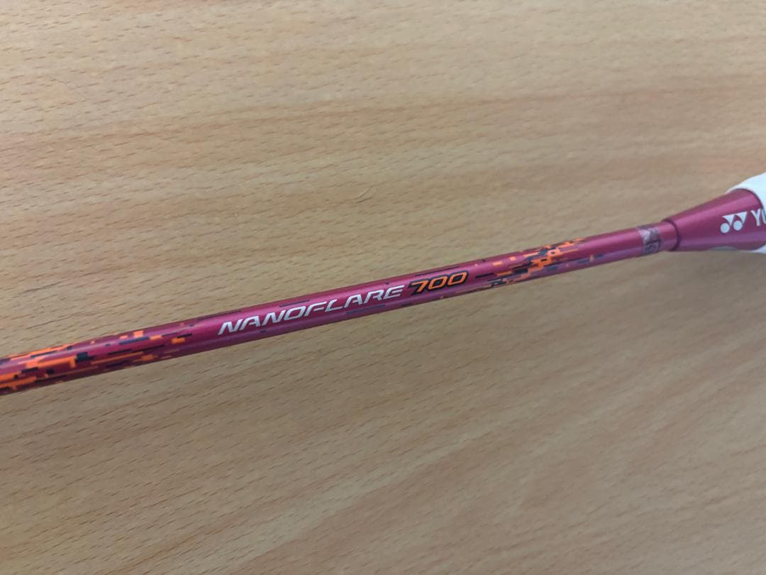 バドミントンラケット ★美品★【廃盤品】ナノフレア700 5UG5 マゼンダ