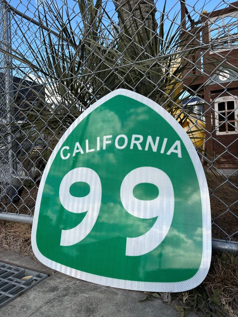 アメリカ　道路標識　カリフォルニア　ルート99 州道　ハイウェイ　ロードサイン