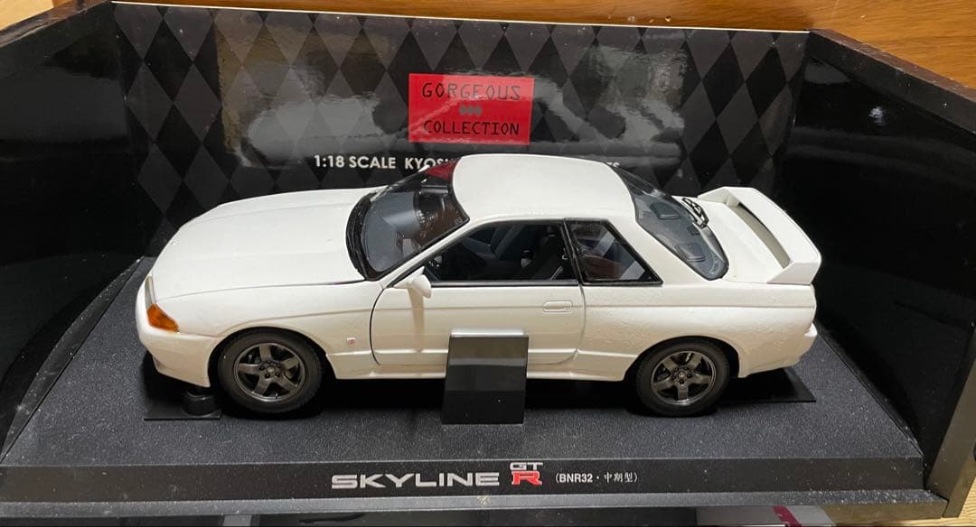 京商 1/18 スカイライン GT-R R32 中期型