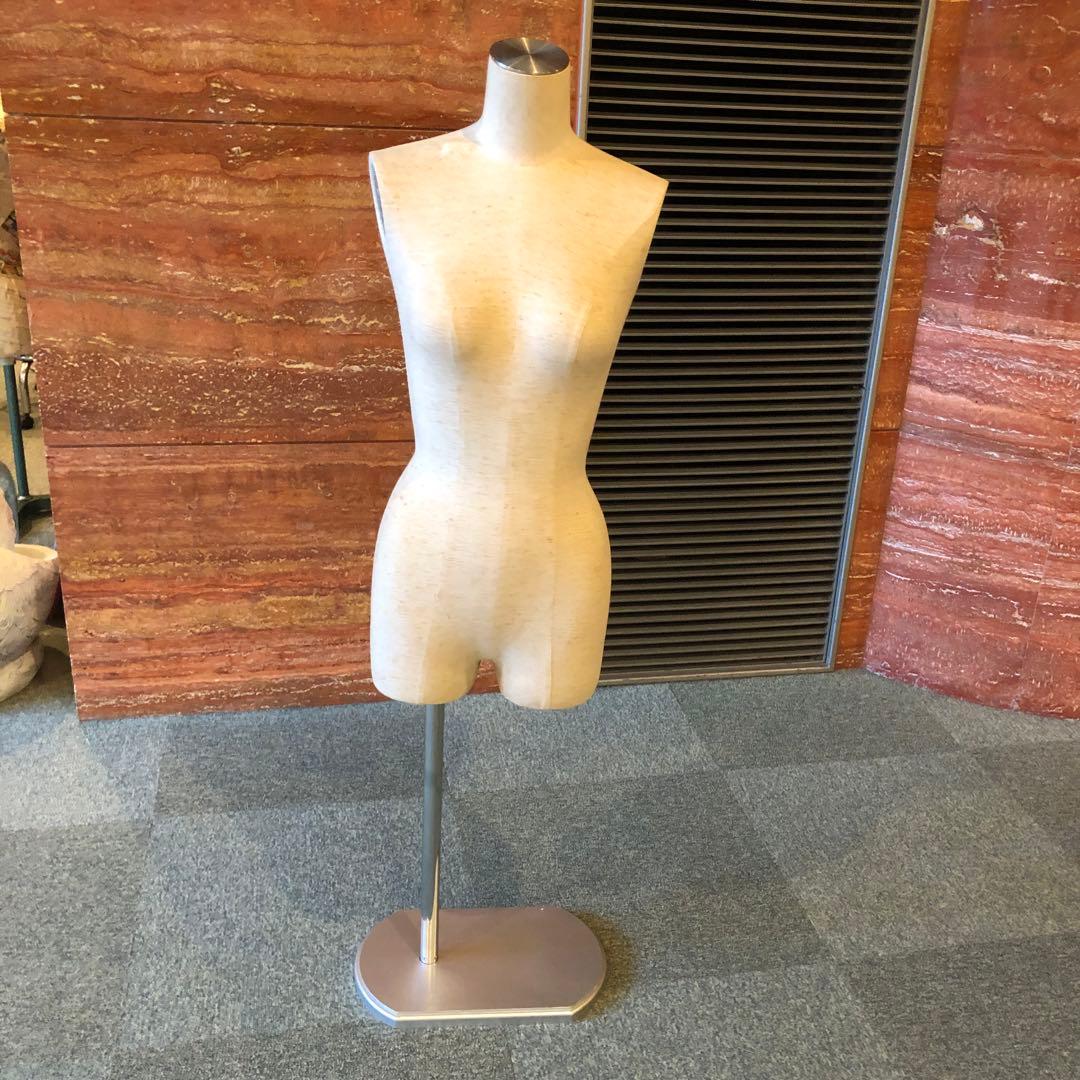女性用 マネキン トルソー 腕付きタイプ・スタンド付きベージュ