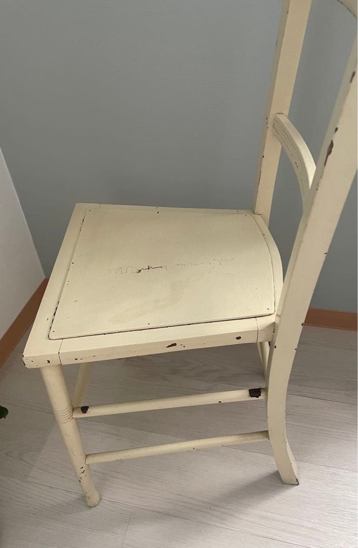 フランスアンティークチェア　クリームホワイト　ベッドサイドテーブル　100年以上