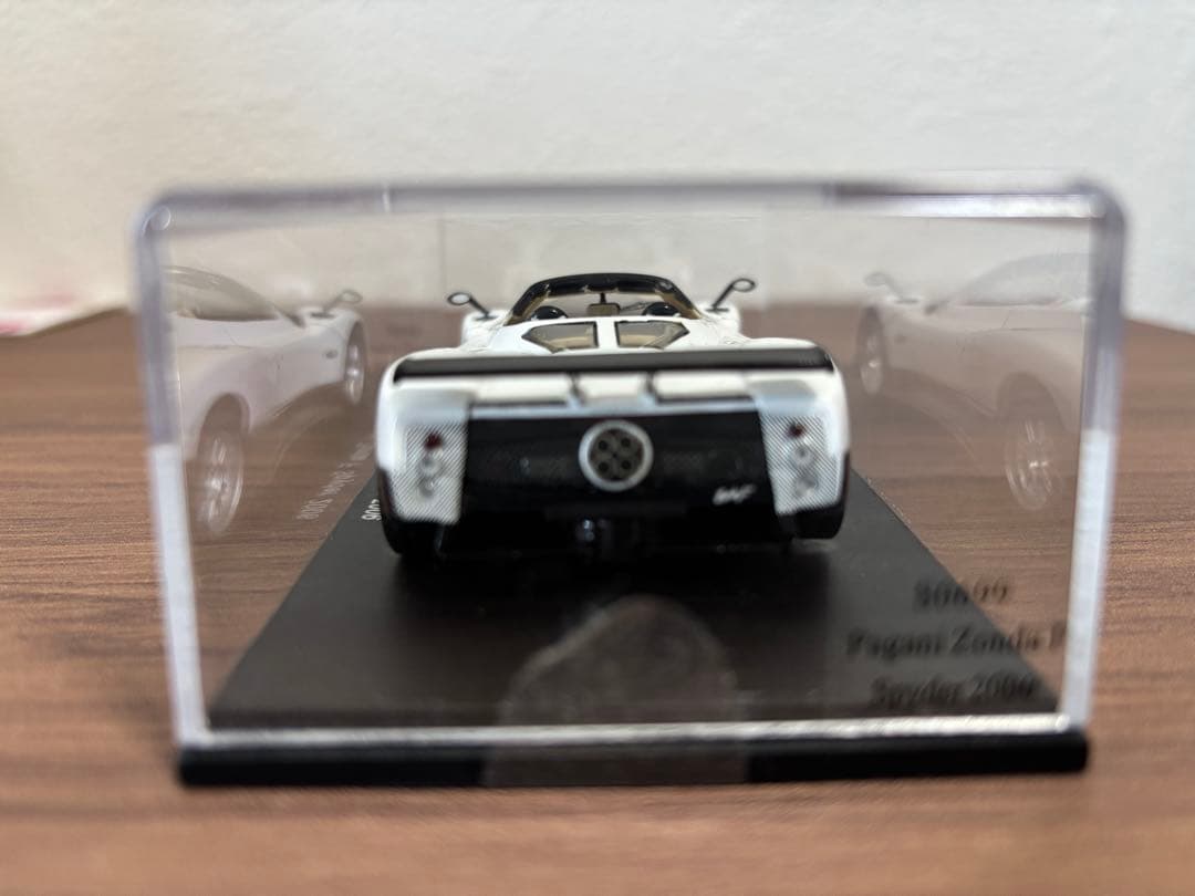 1/43 スパーク パガーニゾンダFロードスター