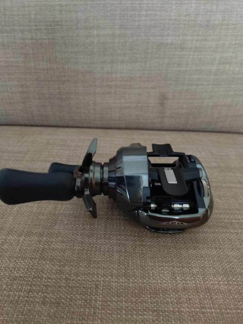 新品 ダイワ DAIWA バスベイトリール 24STEEZ 100L 左ハンドル