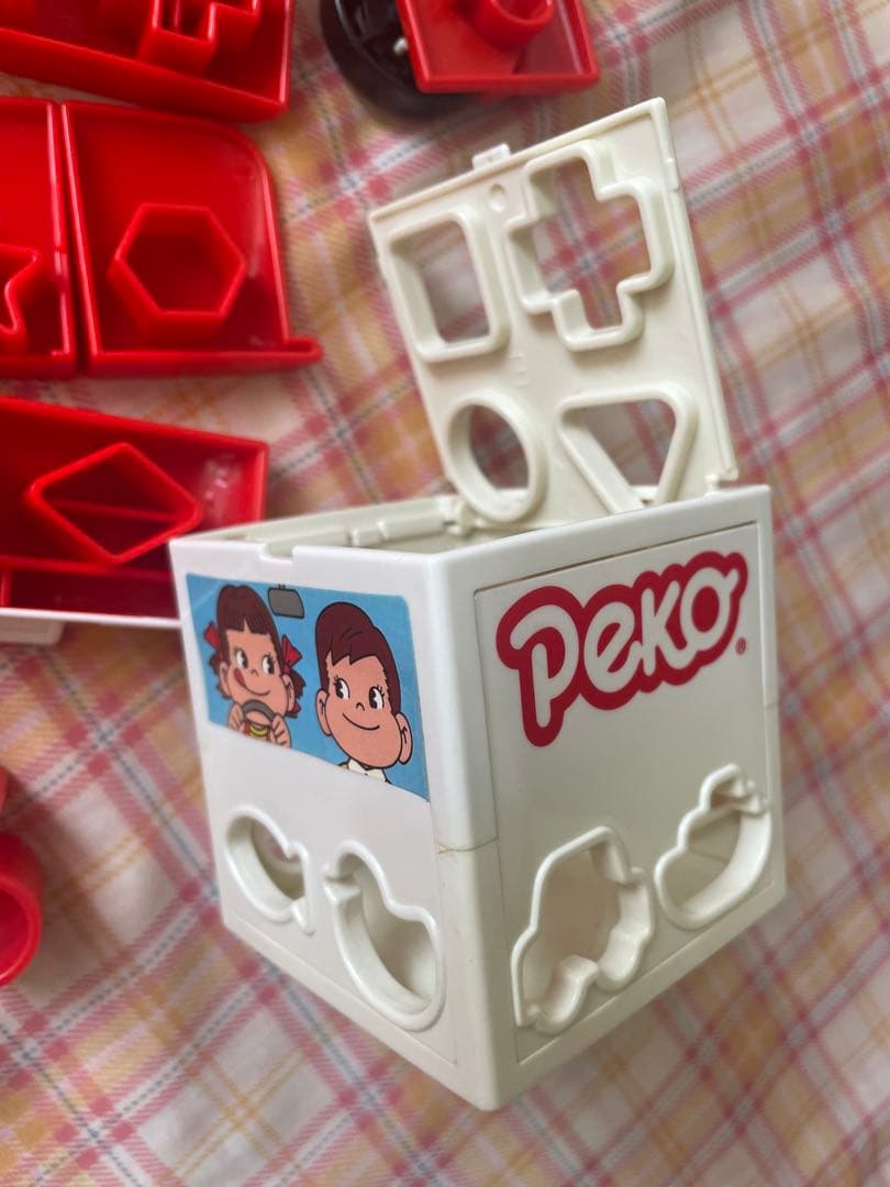 ペコちゃん　ポコちゃん　不二屋　車　型はめ　パズル　ミニカー　レトロ　貴重品