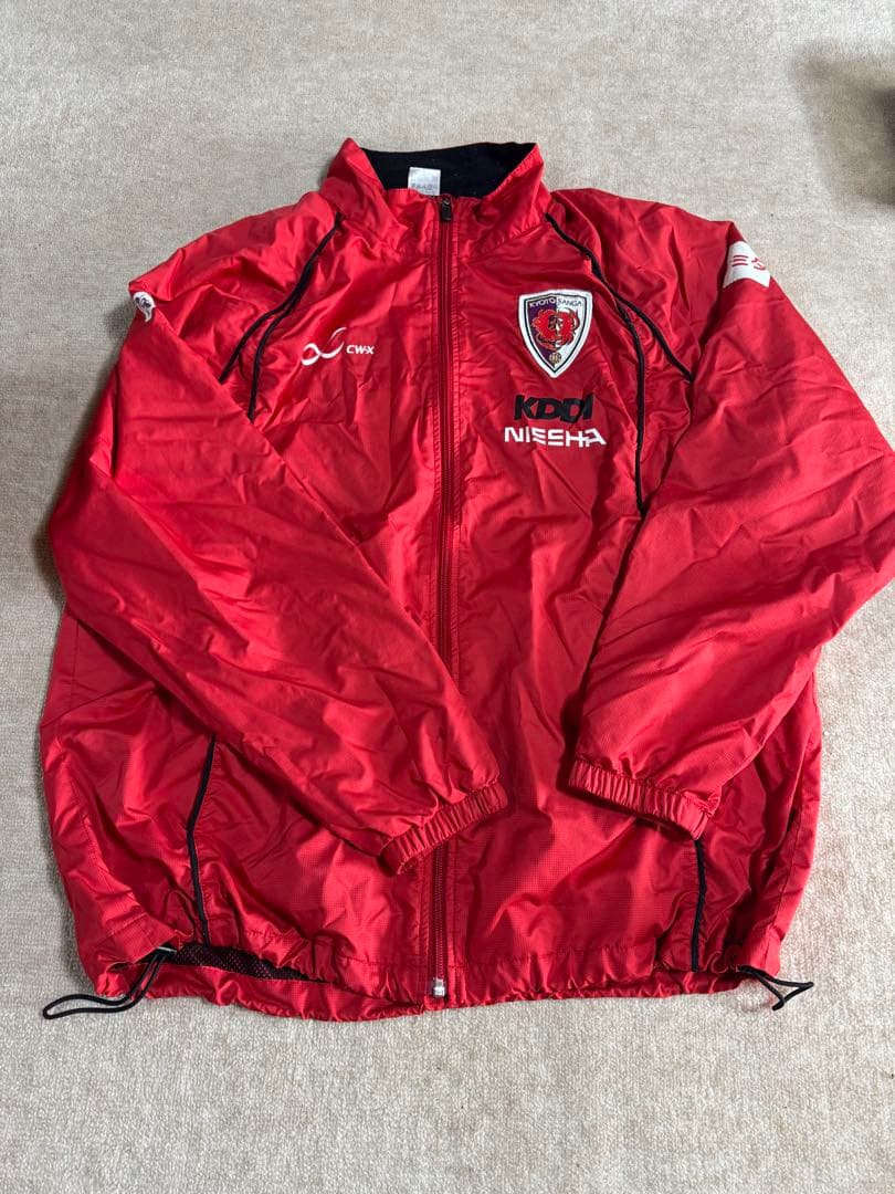 KDDI NISEHA ウィンドブレーカー 赤