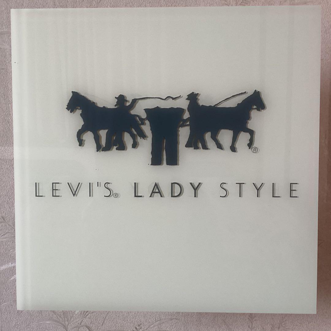 リーバイス　看板