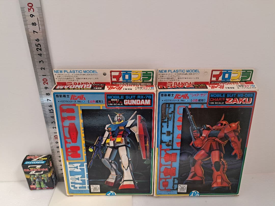 バンダイ「イロプラ」4色成形シリーズ2種まとめ売り