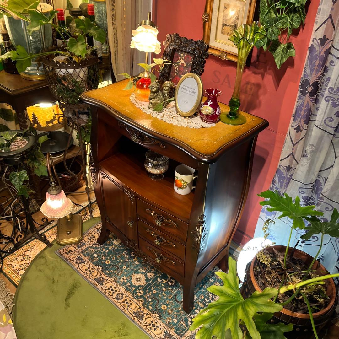 レザートップ　猫脚　アクセントホールキャビネット