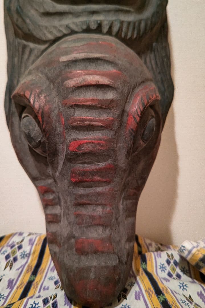 メキシコの木製魔除け面。人間と動物の融合。アンティーク