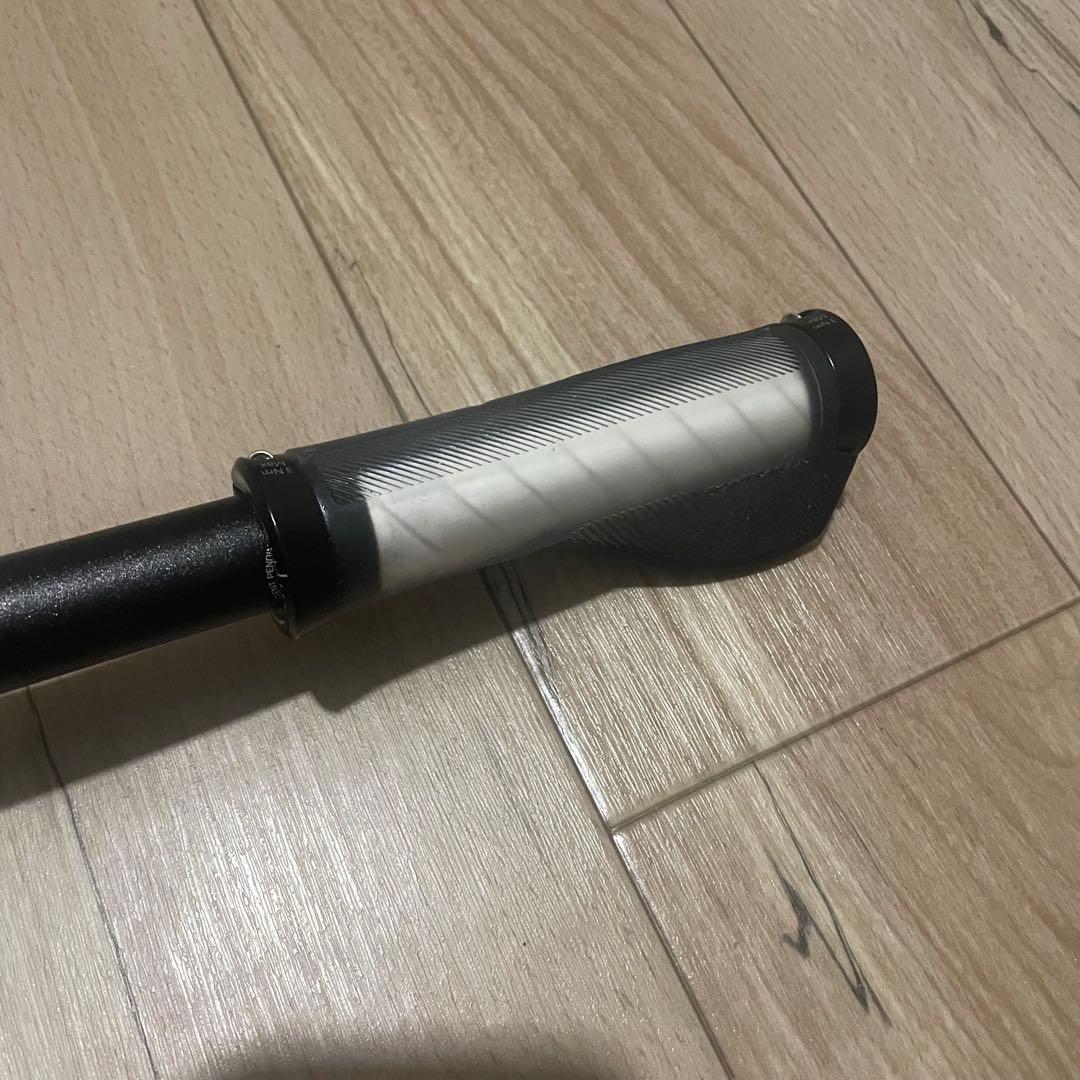 ISOZONE ハンドルバー ブラック/シルバー