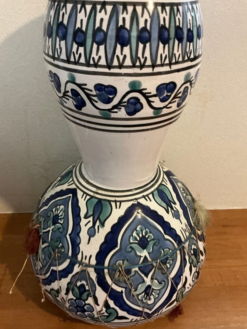 伝統的な陶器製楽器　ダルブッカ