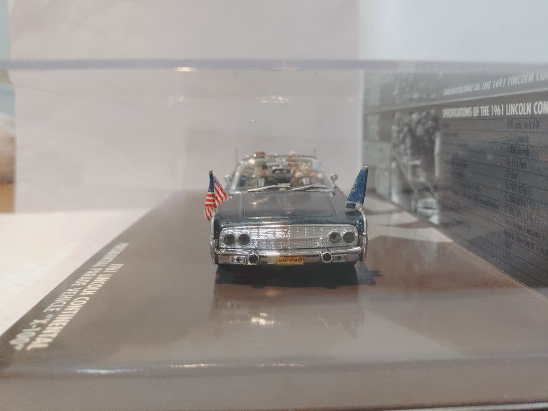 ミニチャンプス 1/43 1961 リンカーンコンチネンタル X-100