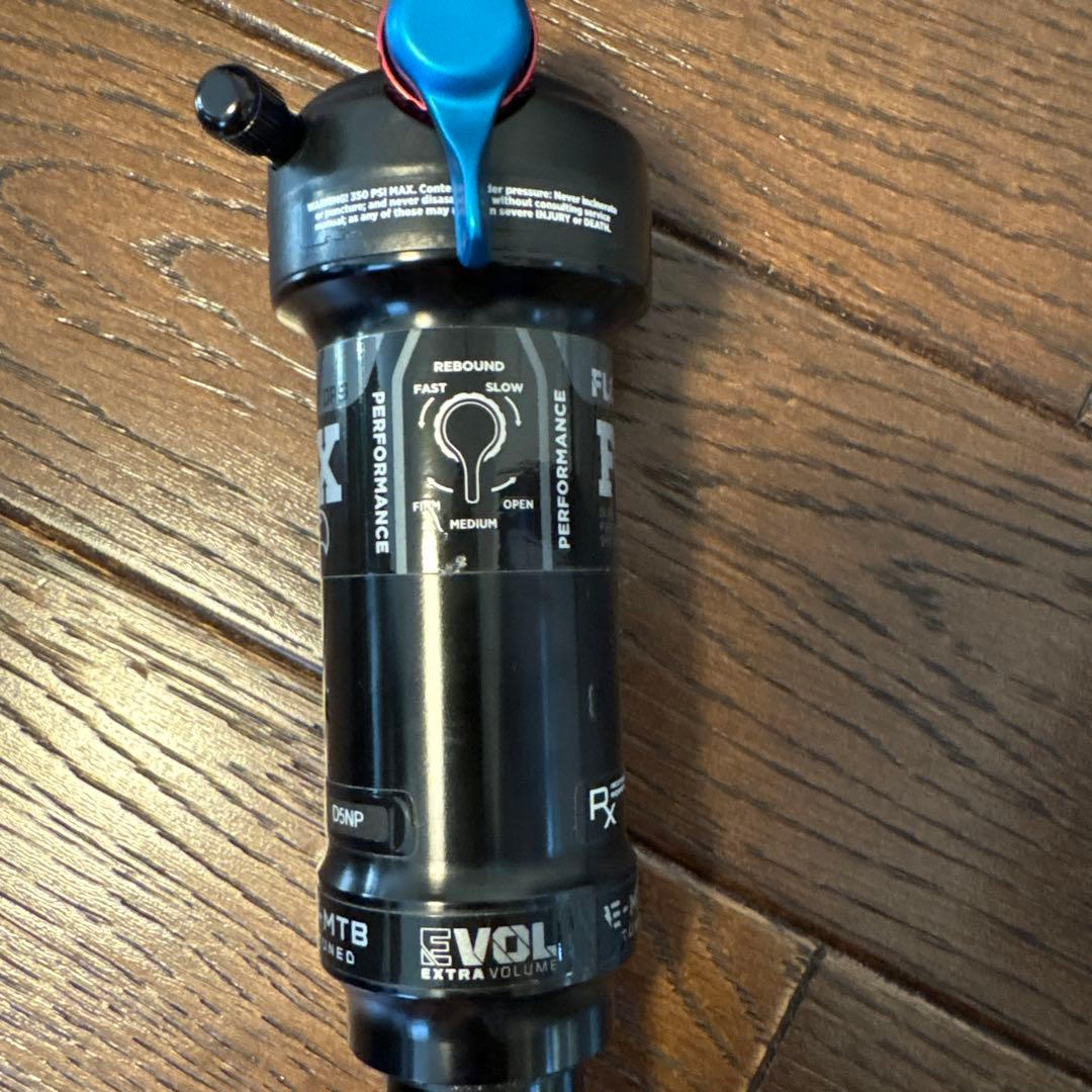 FOX FLOAT DPS Performance 210x52.5 リヤサス