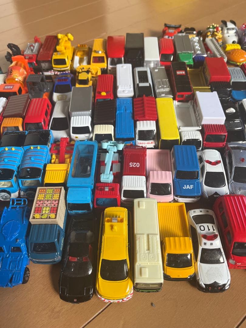 トミカ　ジャンク品120台まとめ売り　キャリアカー　警察車両　消防車両など