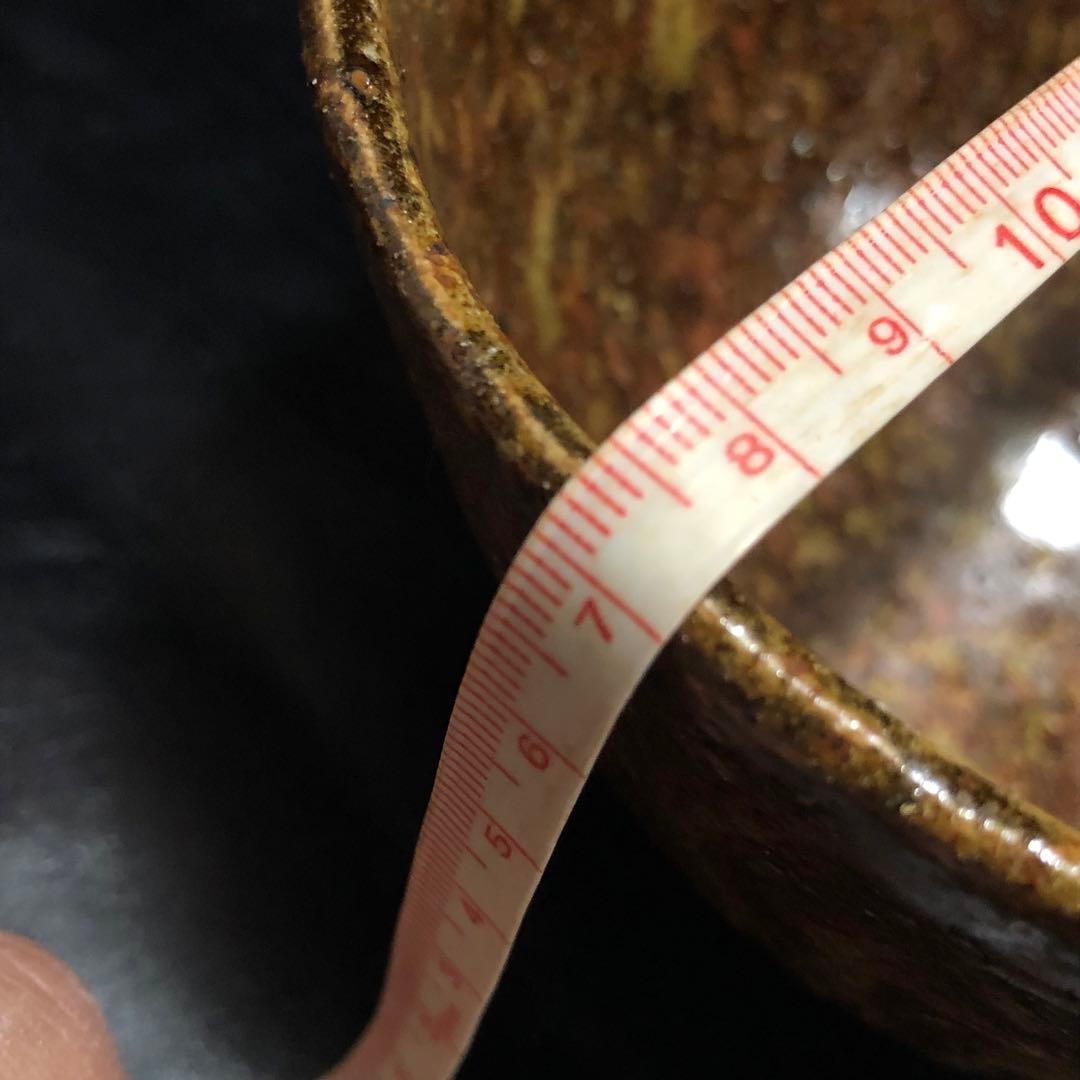 究極の美◆蔵から美しいマダラの荒々しい釉薬のかけられた抹茶茶碗が出て来ました。