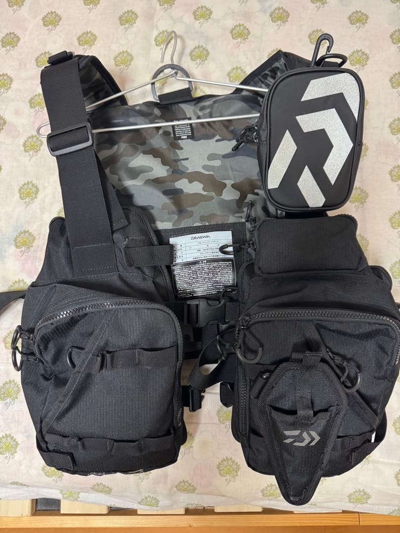 Daiwa フィッシングベスト ブラック 迷彩