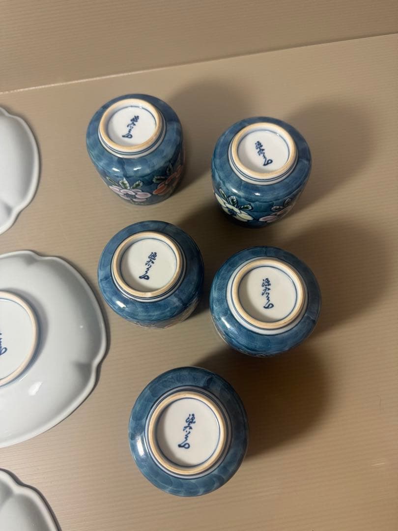 2072 源右衛門窯 染錦椿絵　皿5客　湯呑5客