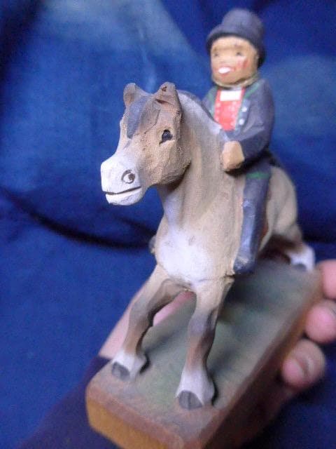 ノルウェーの彫刻家　貴重なへニング・エンゲルセンの木彫です。珍しいものです