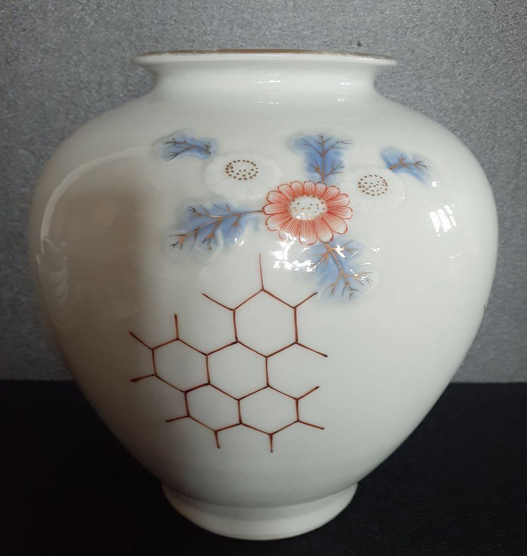 【時代古作品】肥前有田焼　在銘　陽刻浮彫　金彩色絵　牡丹に菊花図　花入れ　花瓶