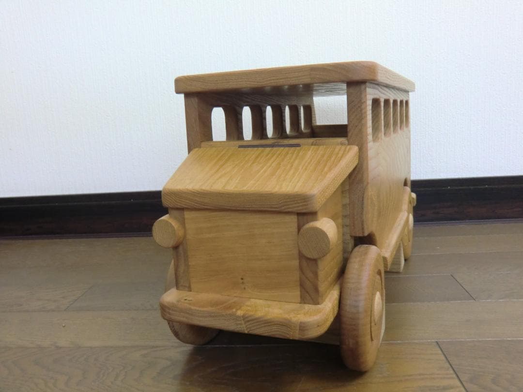 236新品・未使用　木のおもちゃ　手作り木製自動車 バス　木製玩具　乗用玩具