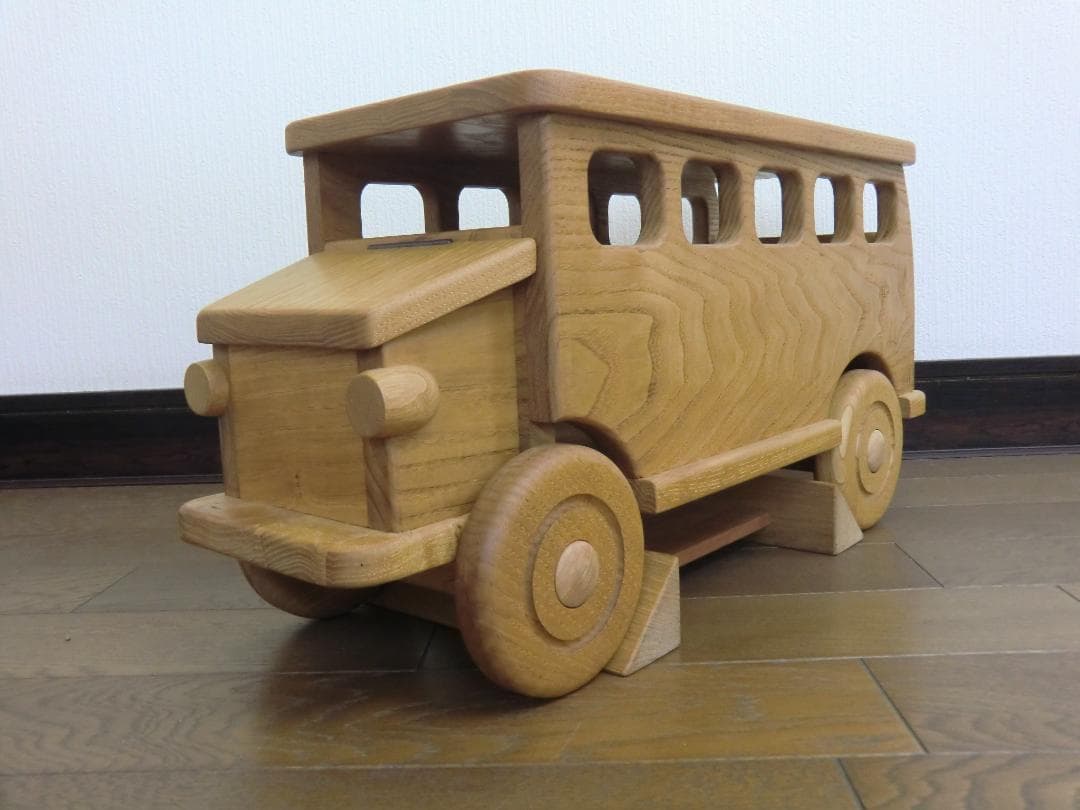 236新品・未使用　木のおもちゃ　手作り木製自動車 バス　木製玩具　乗用玩具