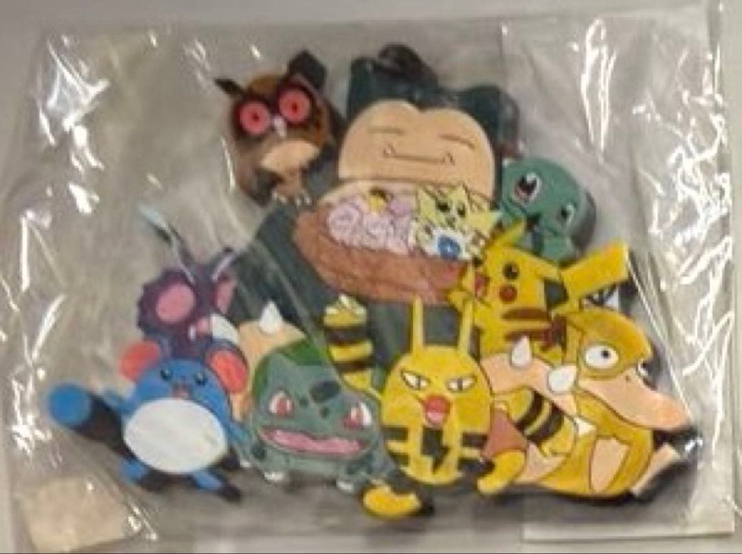 6022 ポケモラバーキーホルダー　カビゴン　ピカチュウ