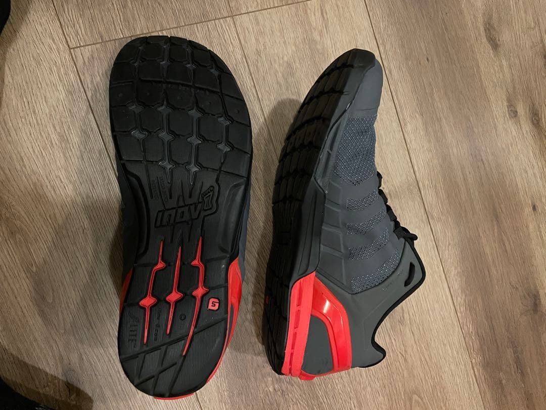 inov-8 トレーニングシューズ グレー/ブラック/レッド
