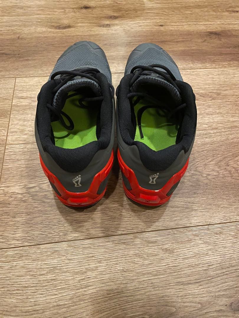 inov-8 トレーニングシューズ グレー/ブラック/レッド