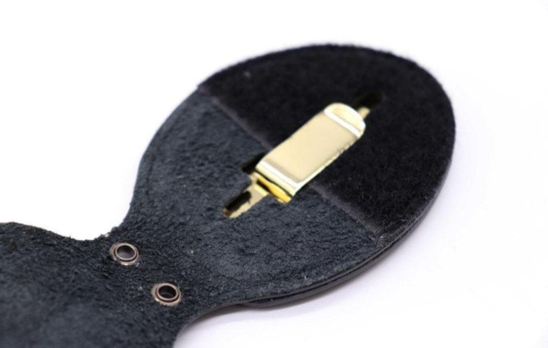 新品 FBI バッジ レザーケース レプリカ クリップ チェーン付 嵌込型