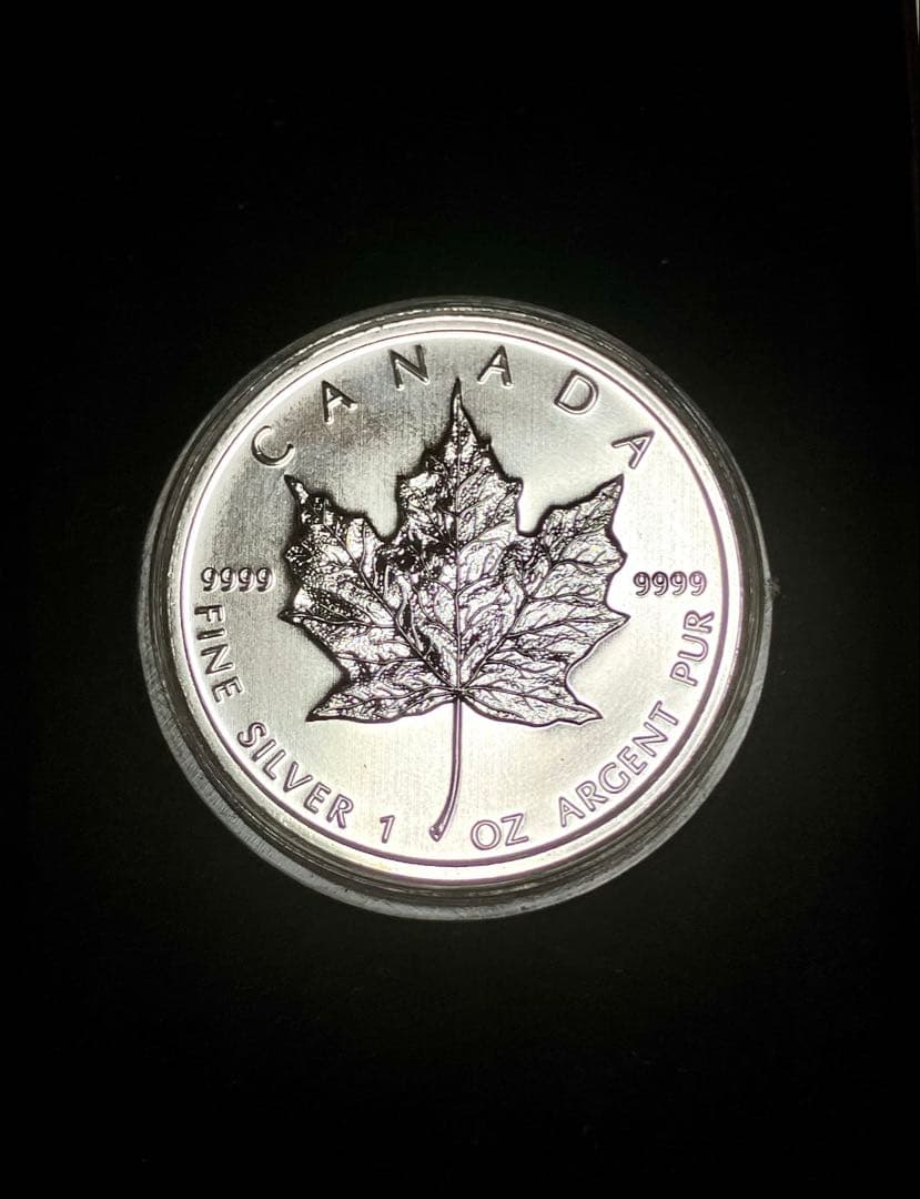 【新品未使用】最高純度の2009年カナダメイプルリーフ銀貨 ケース入り箱付き！