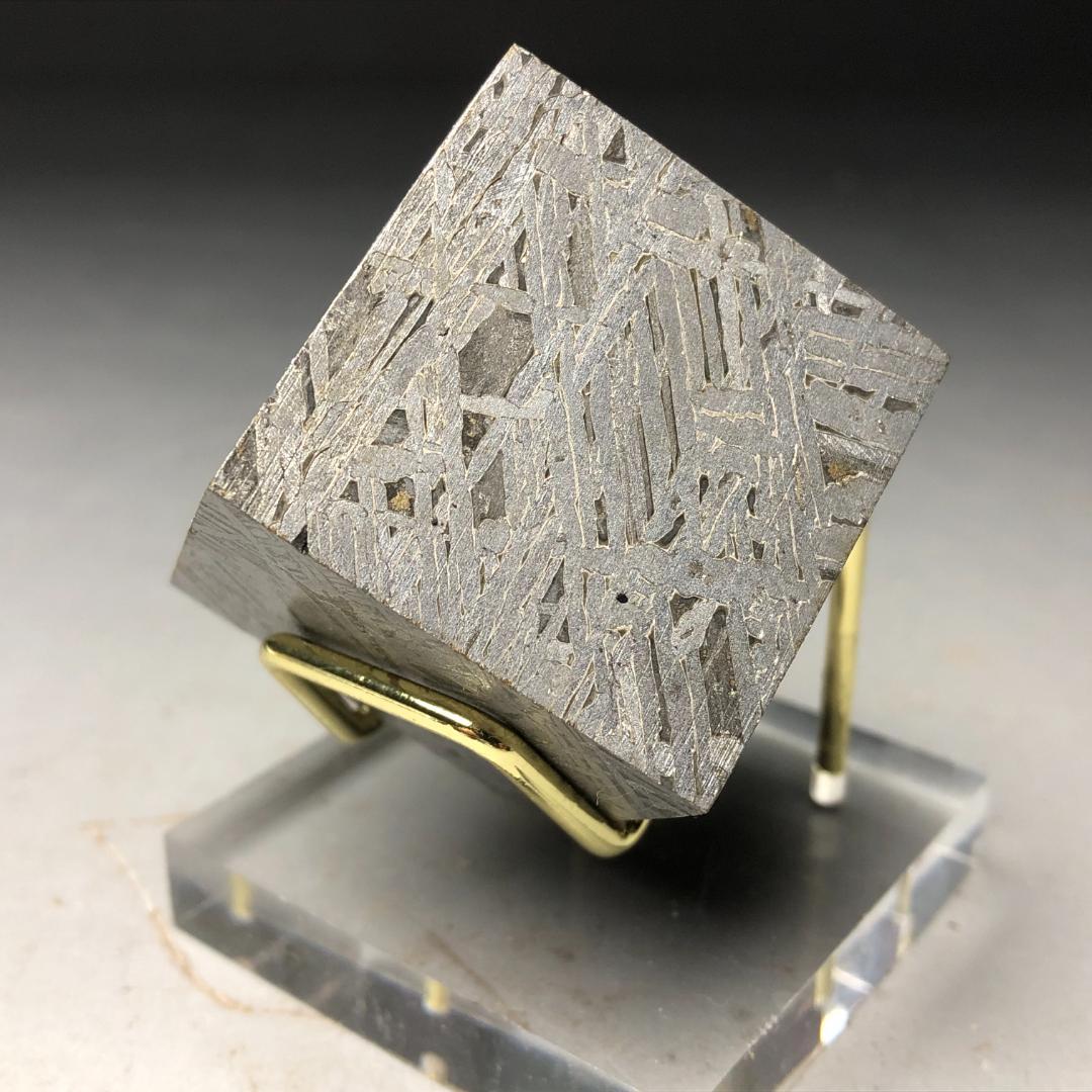 ノアエルアルタイ隕石　メテオライト 立方体　 鉄隕石　美品　重さ342ｇ