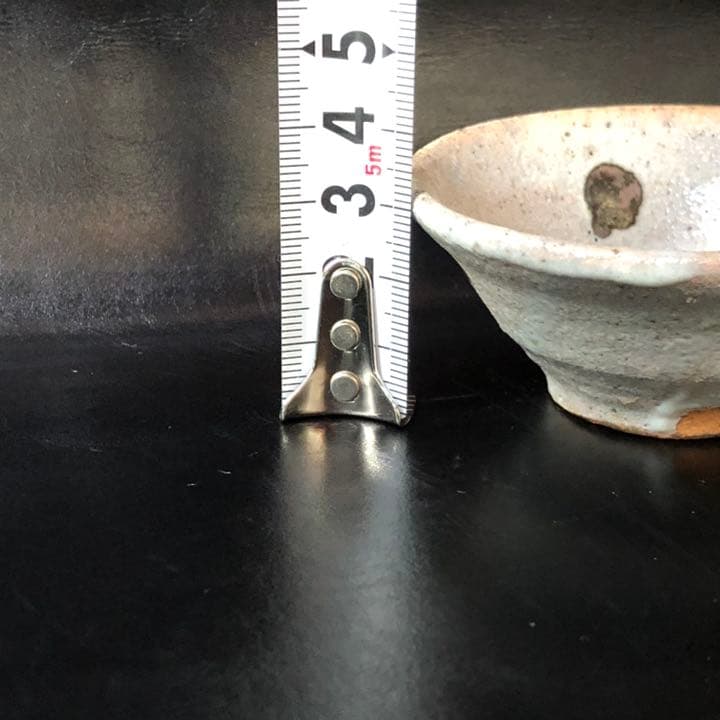 人間国宝古美術◼️蔵から、また凄そうな雰囲気の陶器が出て来ました。お猪口？ぐい呑？