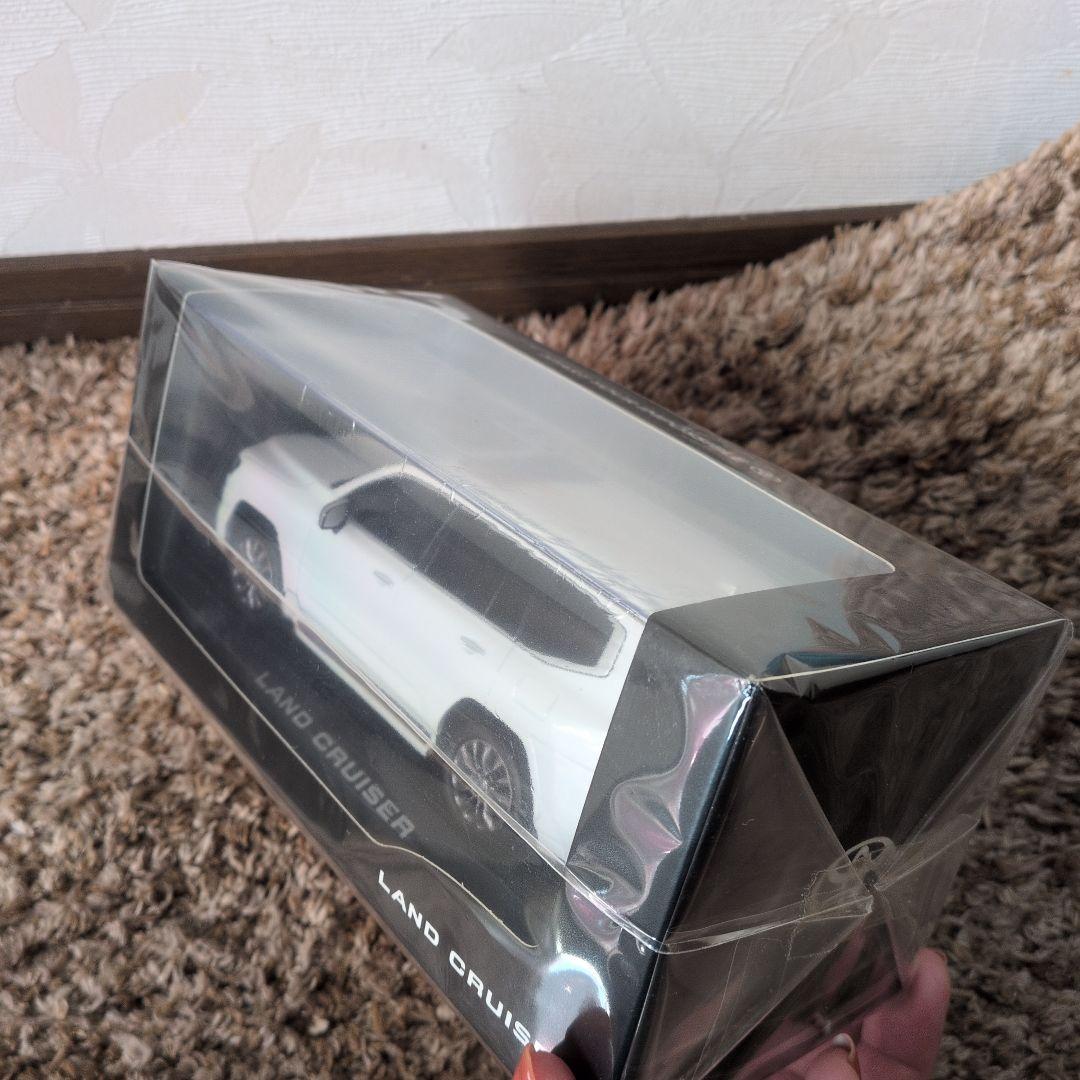 ランドクルーザー300 ミニカー1/30 外装フィルム付き完全未開封