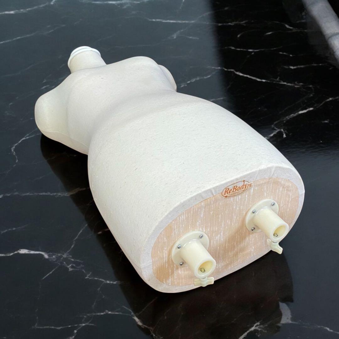 2本脚でミドルエイジ体型の女性トルソー　マネキン　スチール台座で安定感抜群！