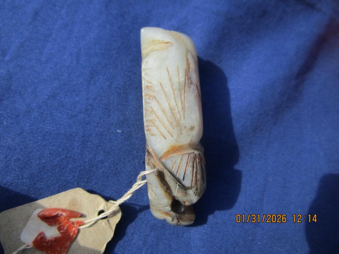 中国　玉　石細工　彫り物　根付　当時の札付き　翡翠【?】 工芸品　細工物　1個