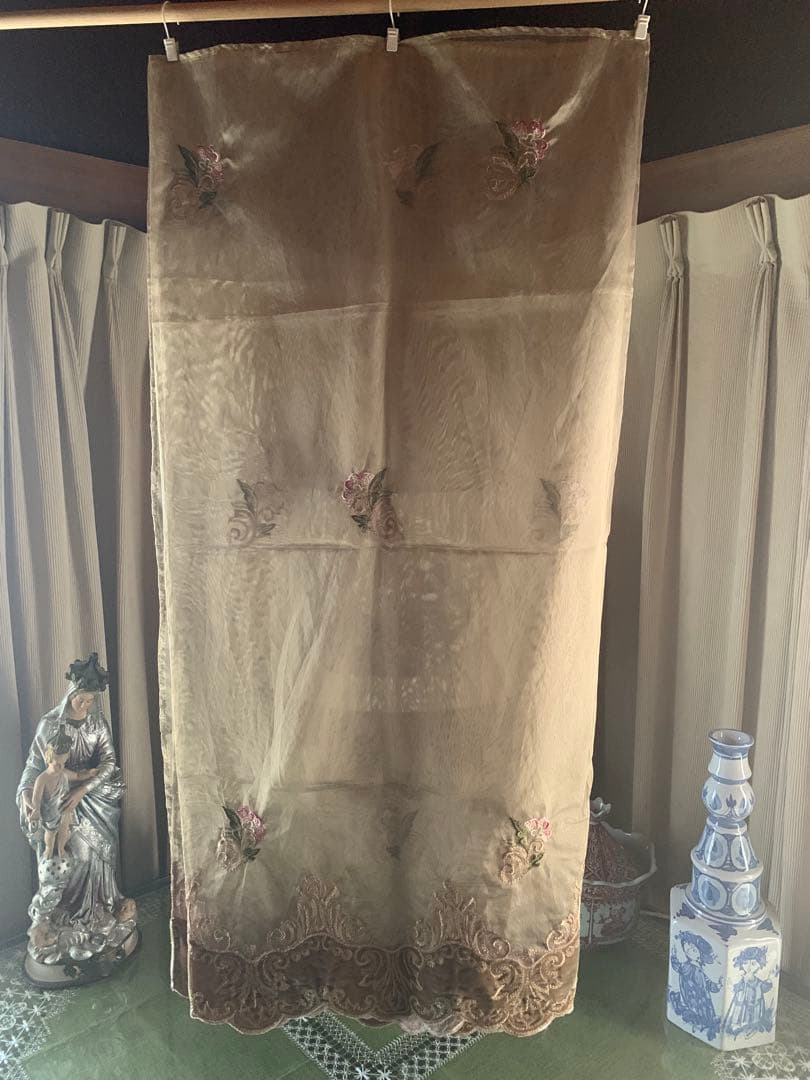 フランスアンティーク　オリジナルプロガントデットストック品のレースのカーテン！