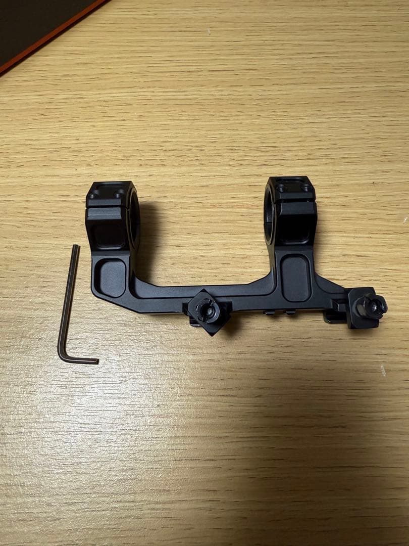 ノーベルアームズ製スコープとハイマウント