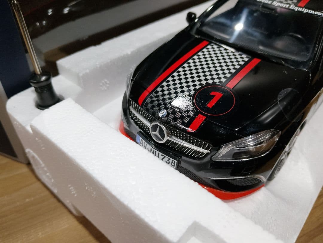 1/18　メルセデスベンツ　Aクラス　W176　スポーツ ミニカー　ブラック