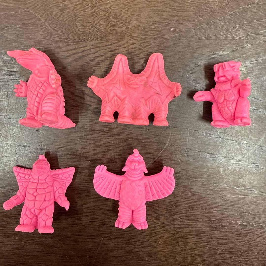 ウルトラマン　怪獣消しゴム　円谷プロ　ピンク　桃