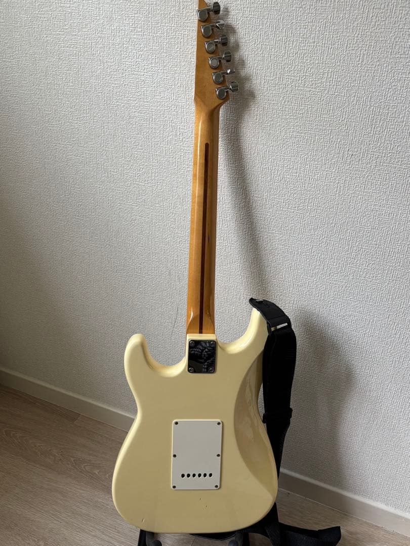 エレキギター 黄色・白　Squier ギターセット全部付き