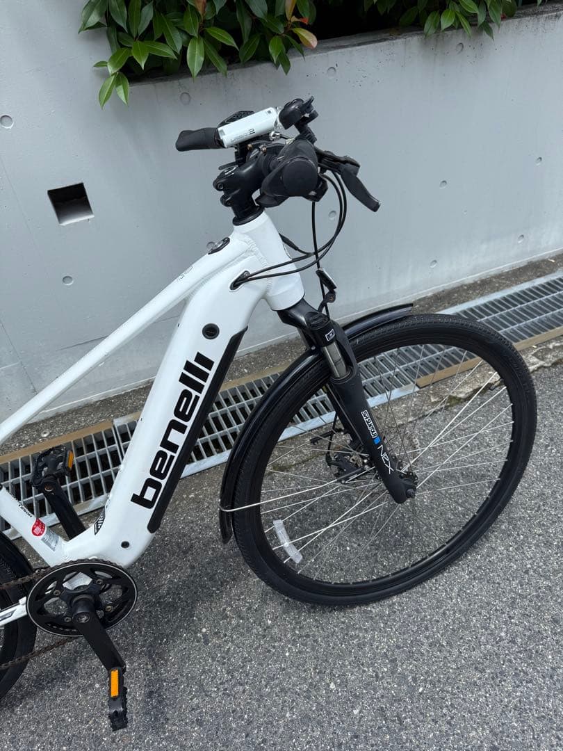 benelli 電動アシスト自転車 ホワイトMANTUS 27 TRK