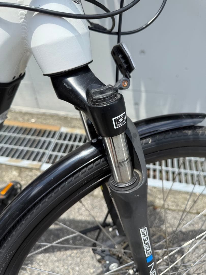 benelli 電動アシスト自転車 ホワイトMANTUS 27 TRK