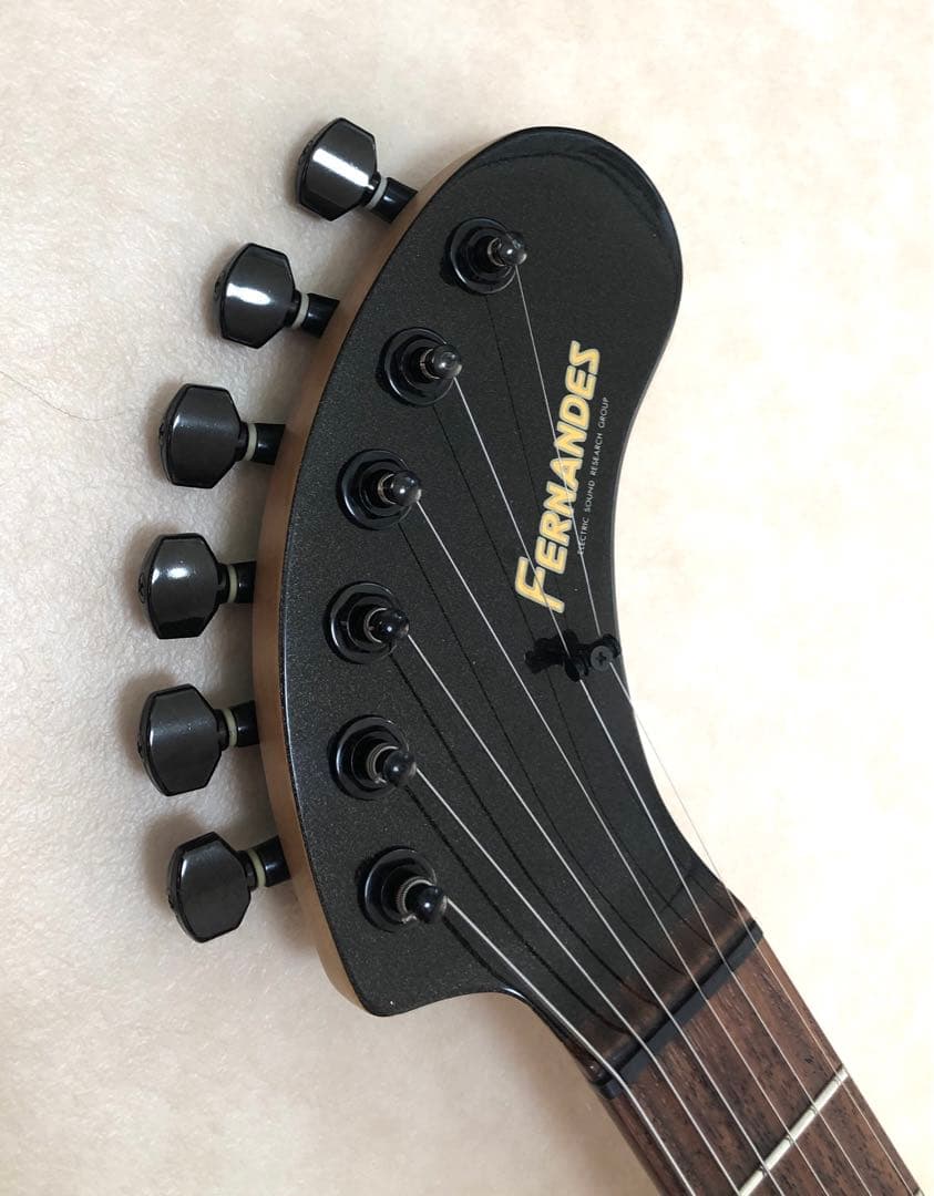 【美品】ZO-3 芸達者 MB アンプ内蔵ミニギター 専用ケース付 アーム付