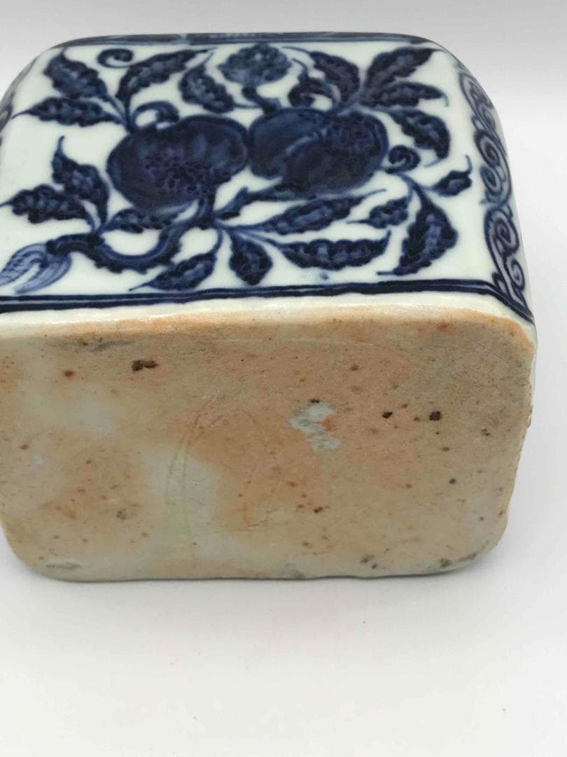 明宣德時代　【大明宣徳年製 】在銘 染付 青花祥瑞花果文水丞(D-41)