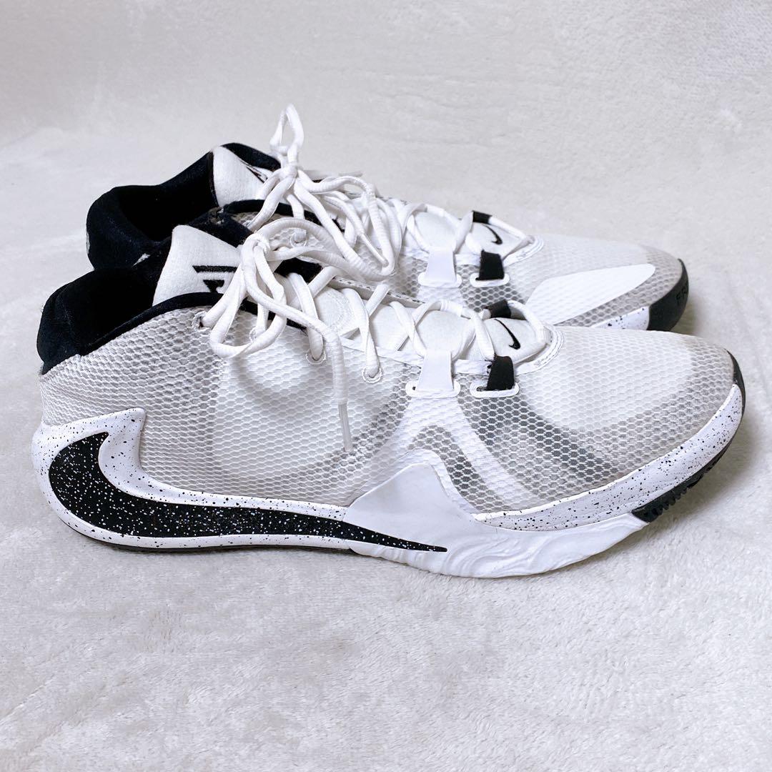希少　NIKE ZOOM FREAK 1　ホワイト／ブラック　32cm　バッシュ