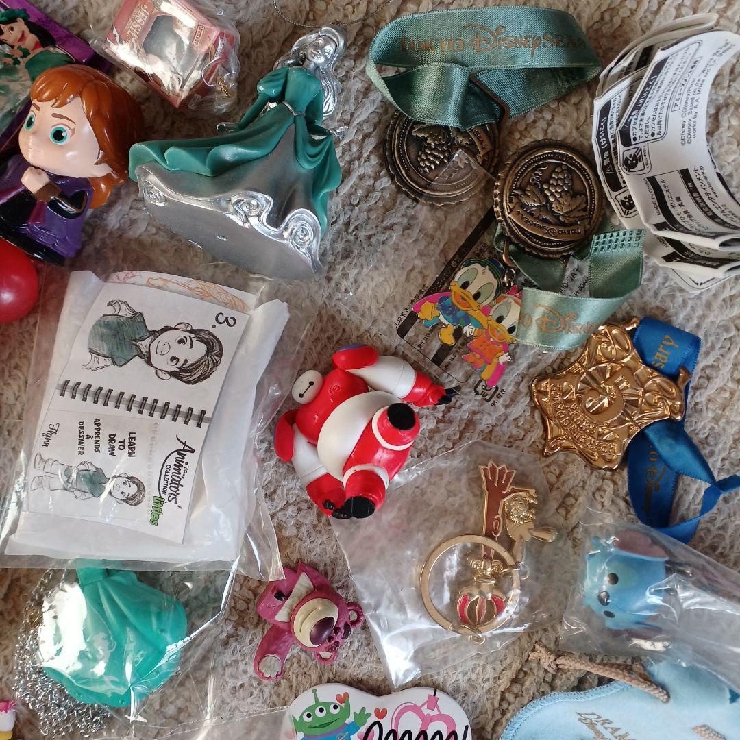 ディズニーグッズ　フィギュア　メダル　ガチャ　弁当箱　大量まとめ売りセット